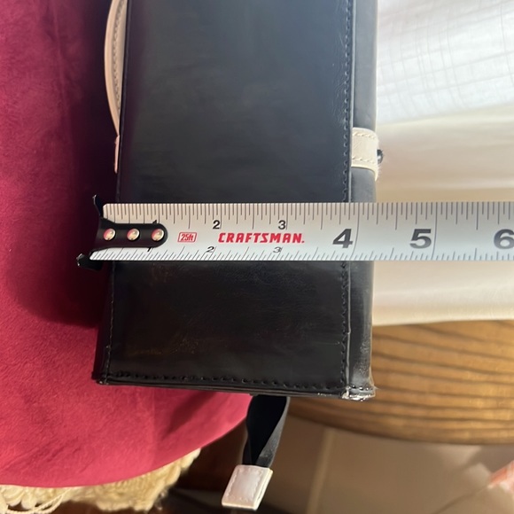 Black & White handheld purse white handles zipper closure 12” x 4” x 5” handbag - Picture 9 of 12